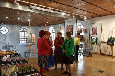 Malwy, róże, fiołki... - Wernisaż wystaw...